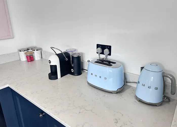 Charmandene - Luxury 5 Bed With Pool And Gated Parking Bristol