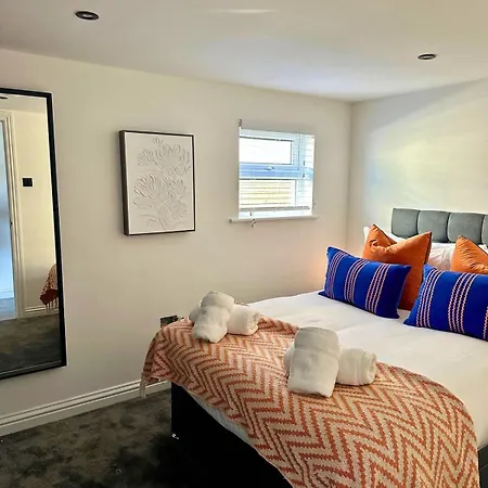 Vila Charmandene - Luxury 5 Bed With Pool And Gated Parking