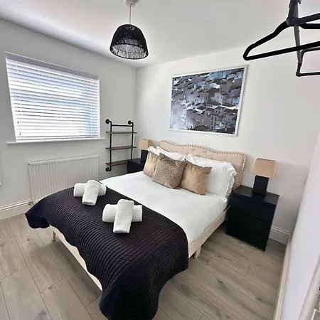 Vila Charmandene - Luxury 5 Bed With Pool And Gated Parking