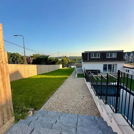 Villa Charmandene - Luxury 5 Bed With Pool And Gated Parking Bristol