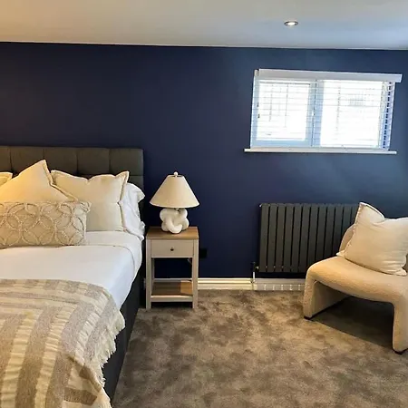 Vila Charmandene - Luxury 5 Bed With Pool And Gated Parking *