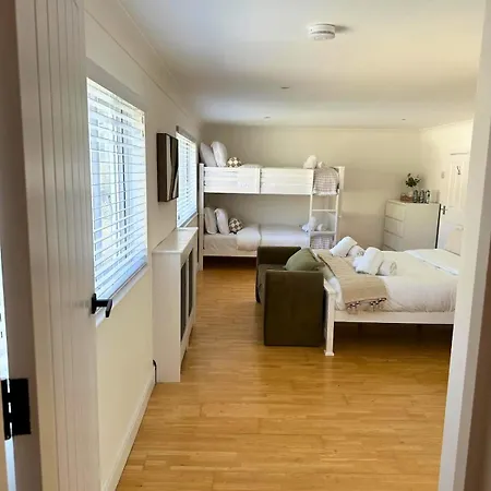 Charmandene - Luxury 5 Bed With Pool And Gated Parking Vila *