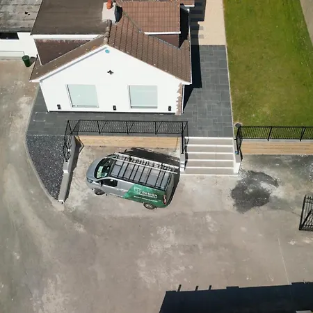 Charmandene - Luxury 5 Bed With Pool And Gated Parking