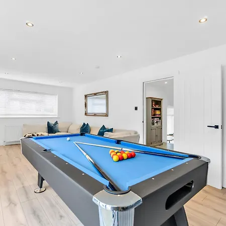 Charmandene - Luxury 5 Bed With Pool And Gated Parking * Bristol