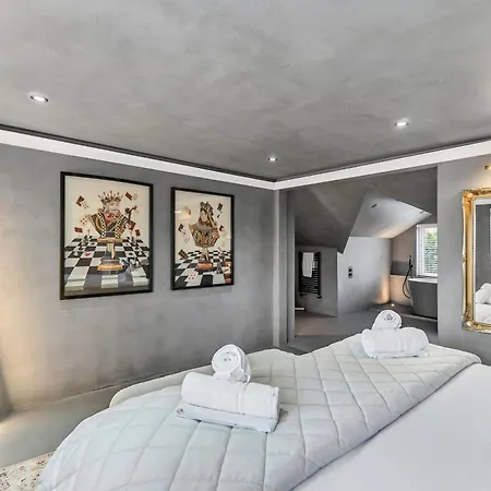 Charmandene - Luxury 5 Bed With Pool And Gated Parking