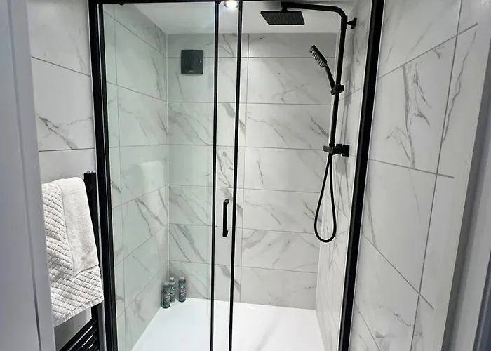 Willa Charmandene - Luxury 5 Bed With Pool And Gated Parking Bristol