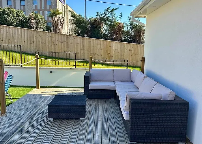 Willa Charmandene - Luxury 5 Bed With Pool And Gated Parking