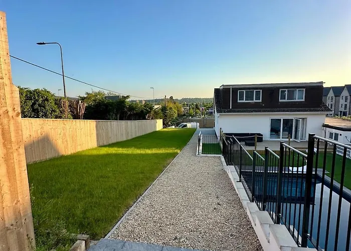 Willa Charmandene - Luxury 5 Bed With Pool And Gated Parking Bristol