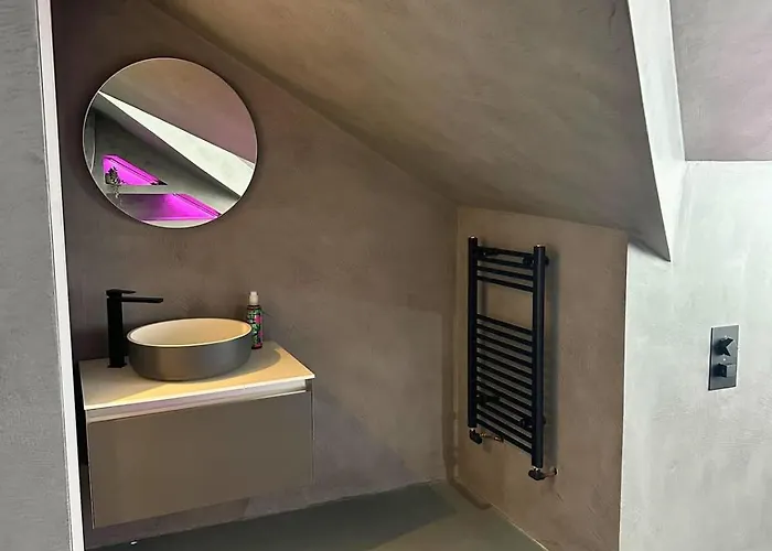 Charmandene - Luxury 5 Bed With Pool And Gated Parking * Bristol