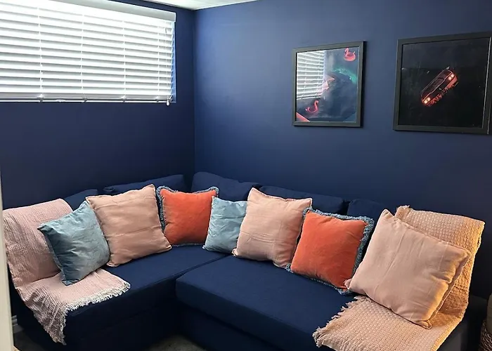 Charmandene - Luxury 5 Bed With Pool And Gated Parking Villa