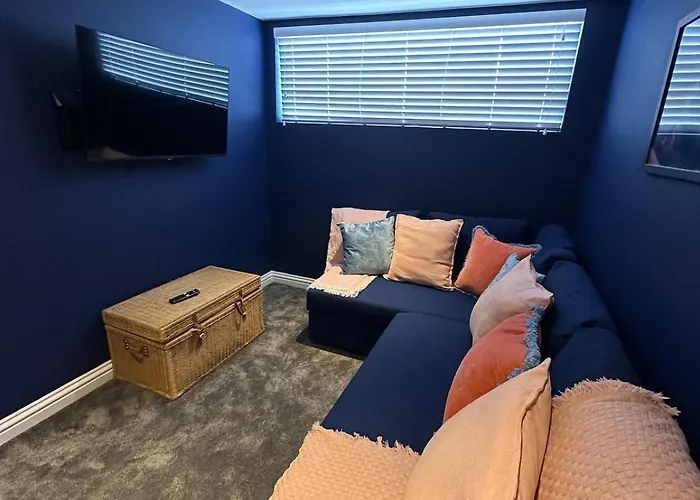 Charmandene - Luxury 5 Bed With Pool And Gated Parking Villa *