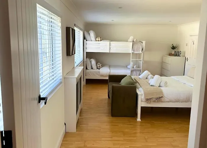 Charmandene - Luxury 5 Bed With Pool And Gated Parking Willa *