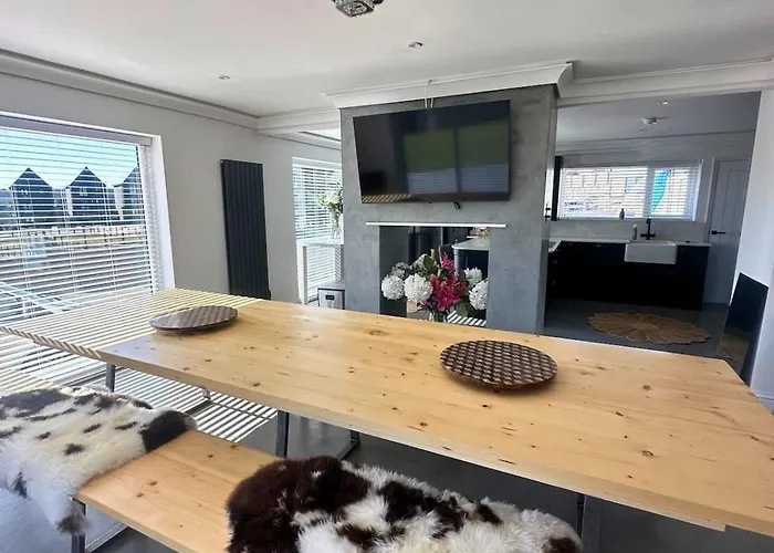 Willa Charmandene - Luxury 5 Bed With Pool And Gated Parking Bristol