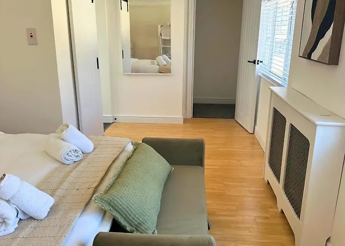 Willa Charmandene - Luxury 5 Bed With Pool And Gated Parking *