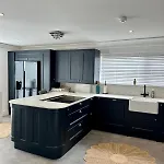 Charmandene - Luxury 5 Bed With Pool And Gated Parking *