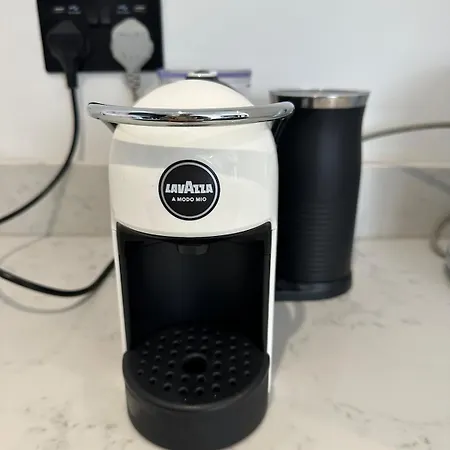 Villa Charmandene - Luxury 5 Bed With Pool And Gated Parking *