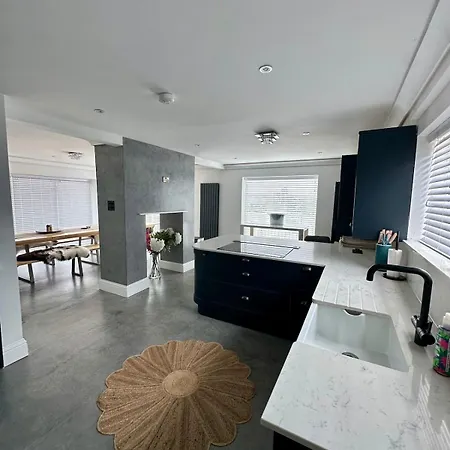 Charmandene - Luxury 5 Bed With Pool And Gated Parking Villa Bristol