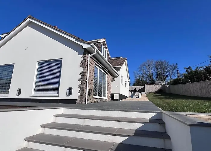 Charmandene - Luxury 5 Bed With Pool And Gated Parking * Bristol