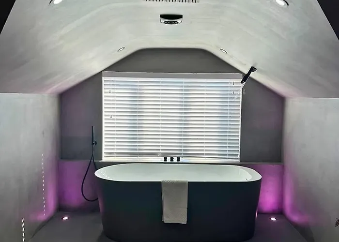 Villa Charmandene - Luxury 5 Bed With Pool And Gated Parking *